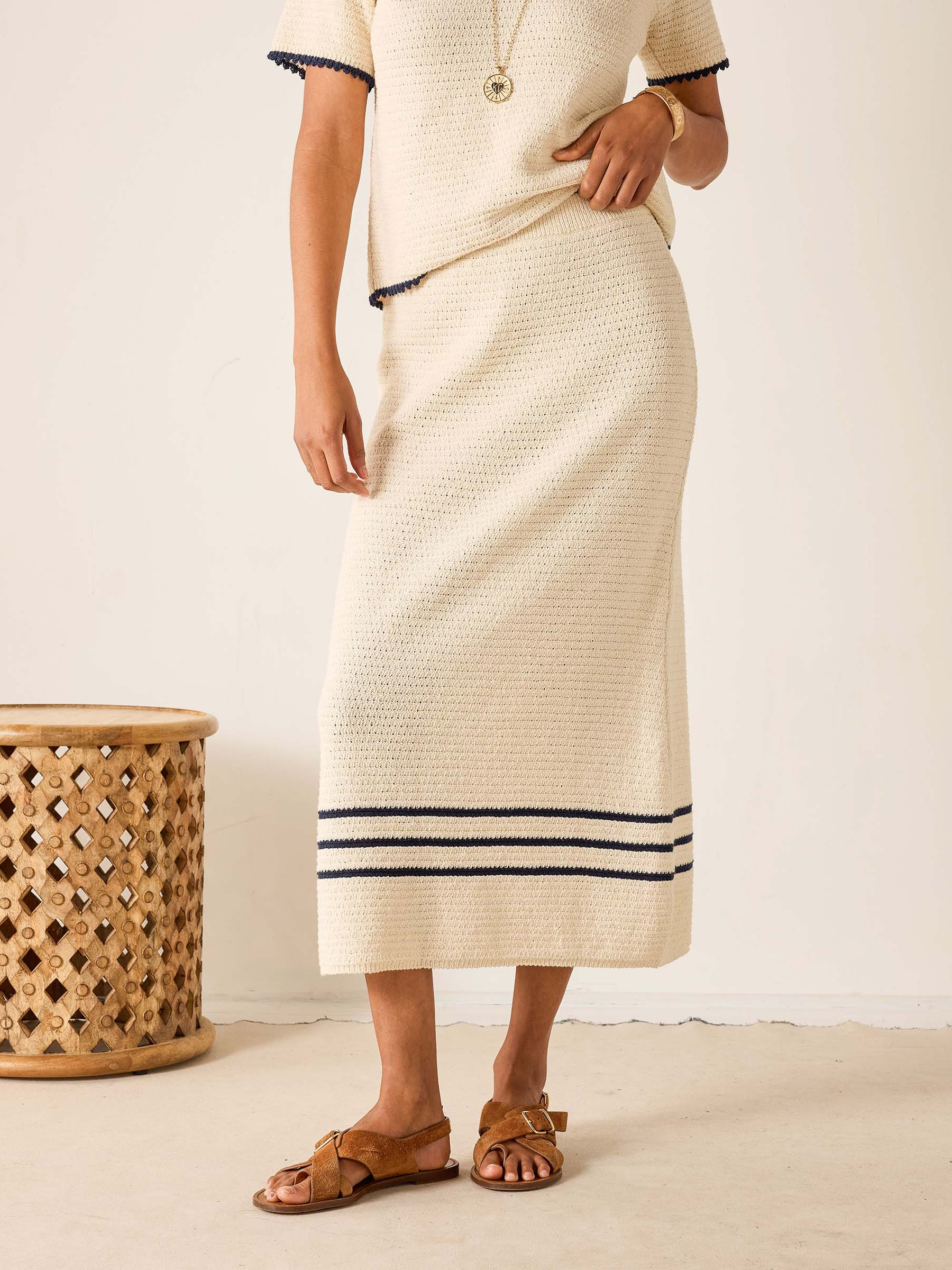 Voyageur_paley-crochet-midi-skirt-ecru-navy-3
